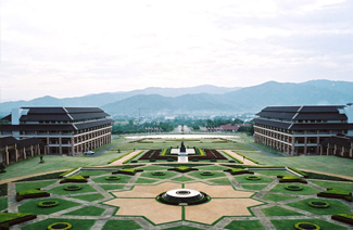 泰国皇太后大学logo图片