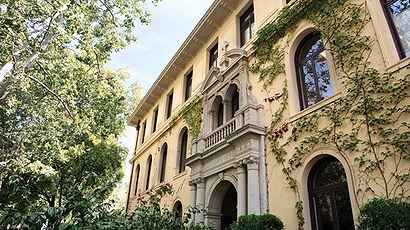 加州多明尼克大学logo图片